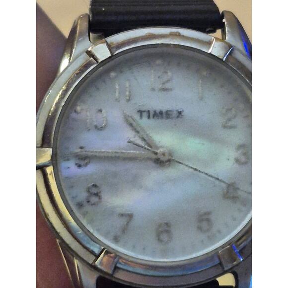 Timex Ladies Watch White Dial Silver Trim New Battery New Band Vintage - Picture 4 of 10